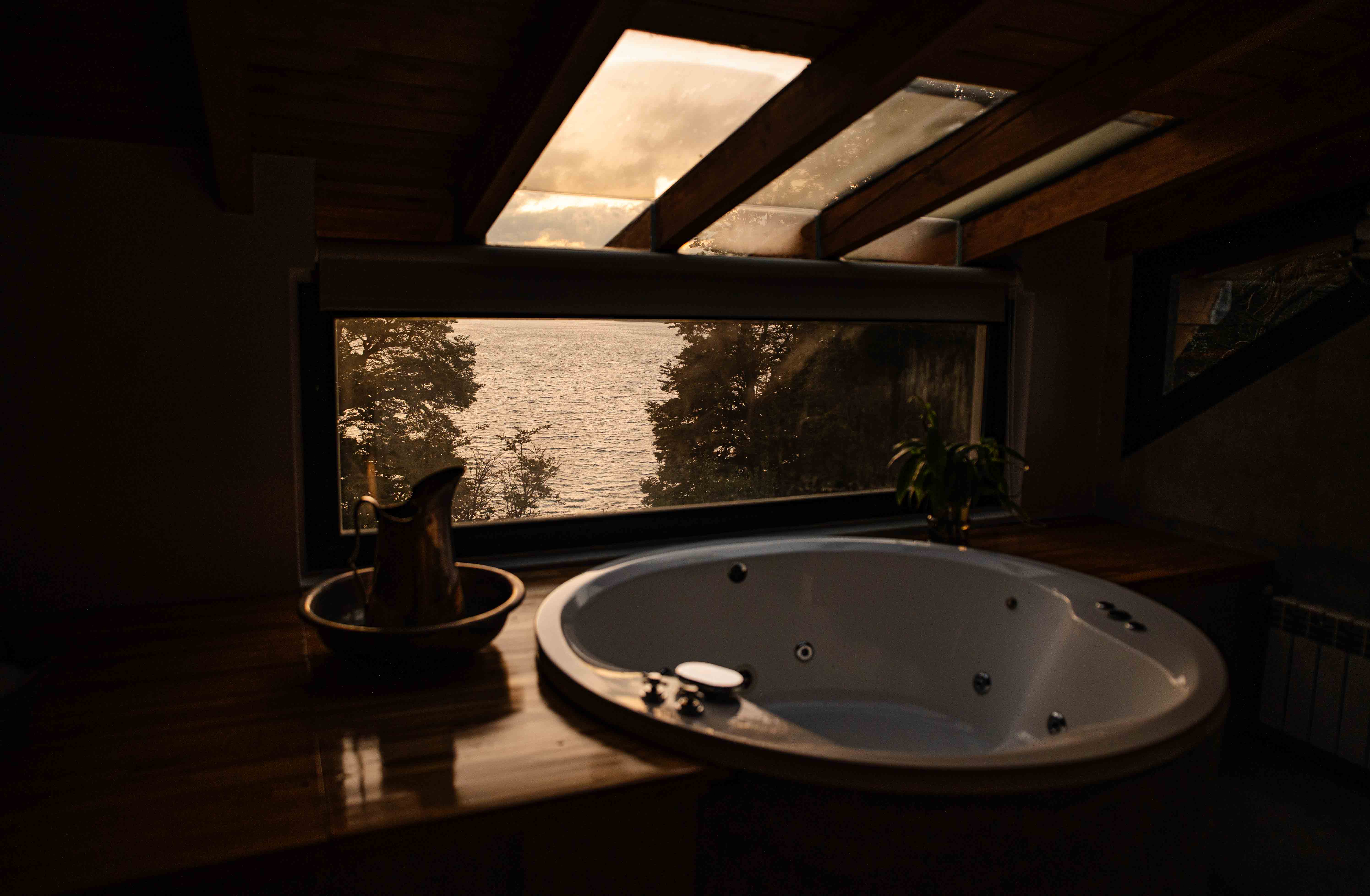 Habitaciones con vista panorámica al lago Aluminé en Hostería Amarras, Villa Pehuenia