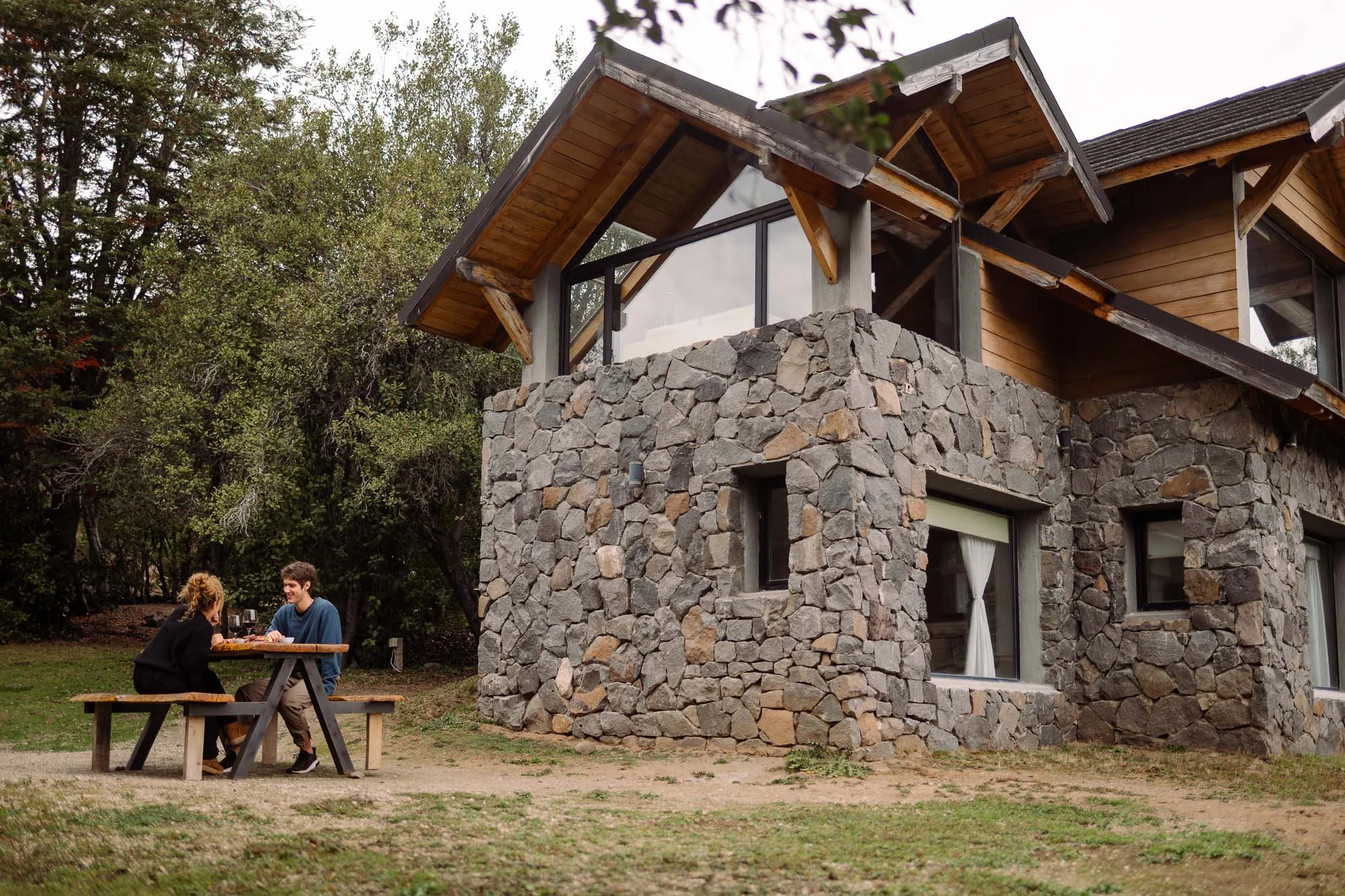 Cabañas privadas rodeadas de bosque nativo patagónico en Villa Pehuenia